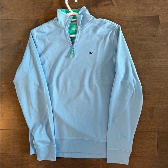 Vineyard vines - Picture 1 of 1